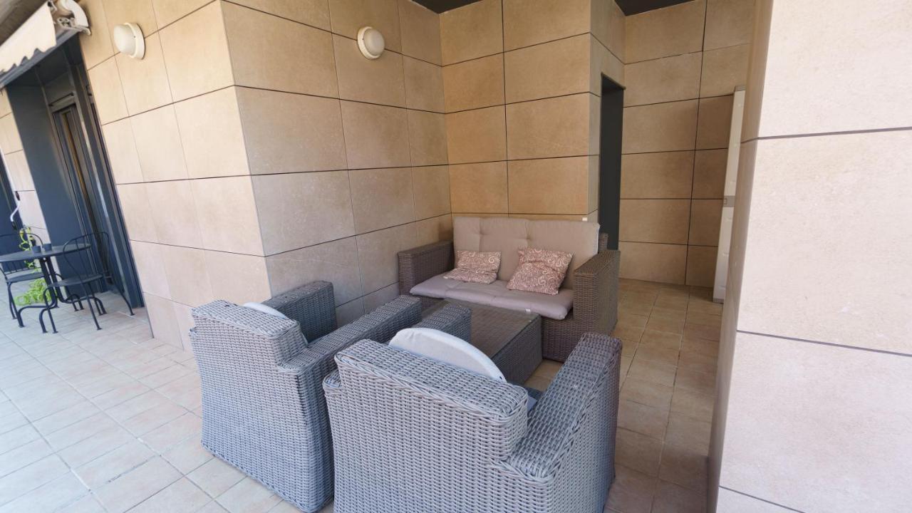 Rentalsevilla Coqueto Apartamento Con Terraza Privada Exterior photo